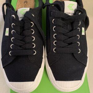 Cariuma Unisex OCA Low Shoes Black Canvas Sneakers Casual Men 8.5 Women 10